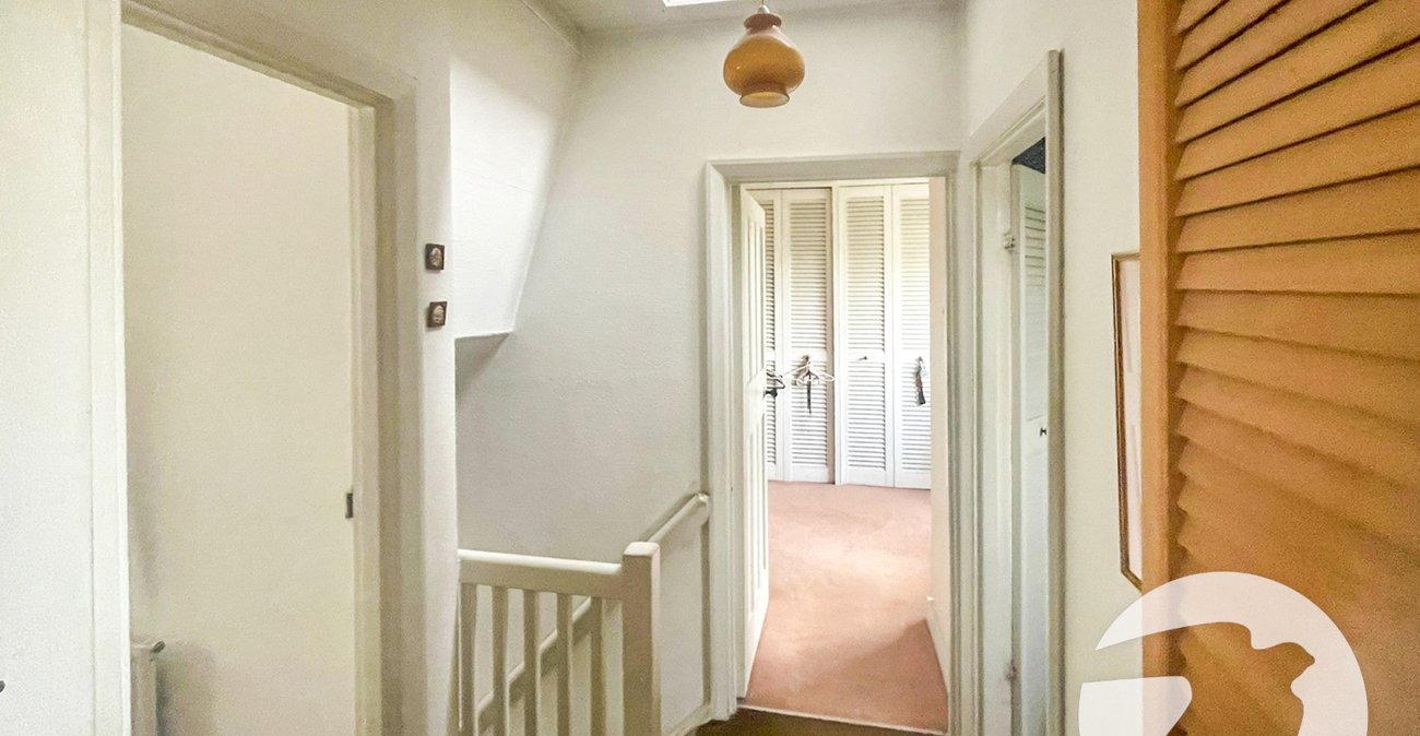 3 bedroom house for sale in London | Robinson Jackson