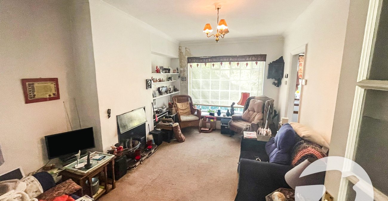 3 bedroom house for sale in London | Robinson Jackson