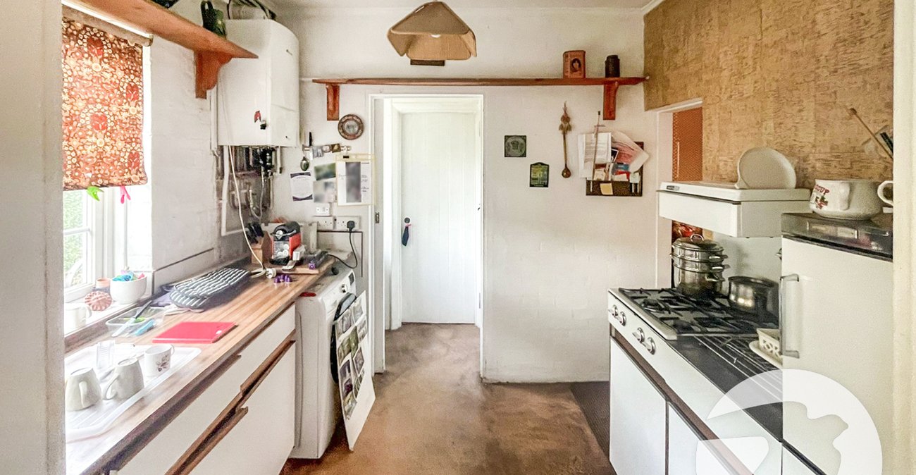 3 bedroom house for sale in London | Robinson Jackson