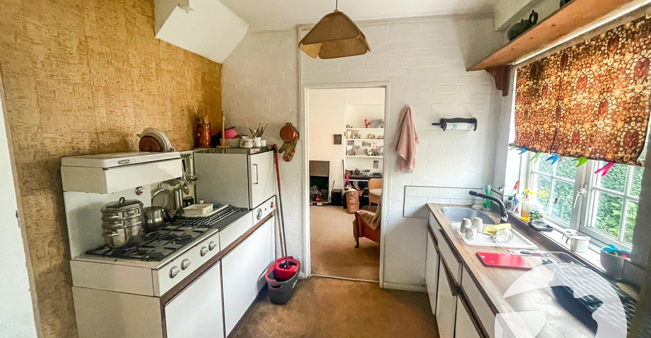 3 bedroom house for sale in London | Robinson Jackson