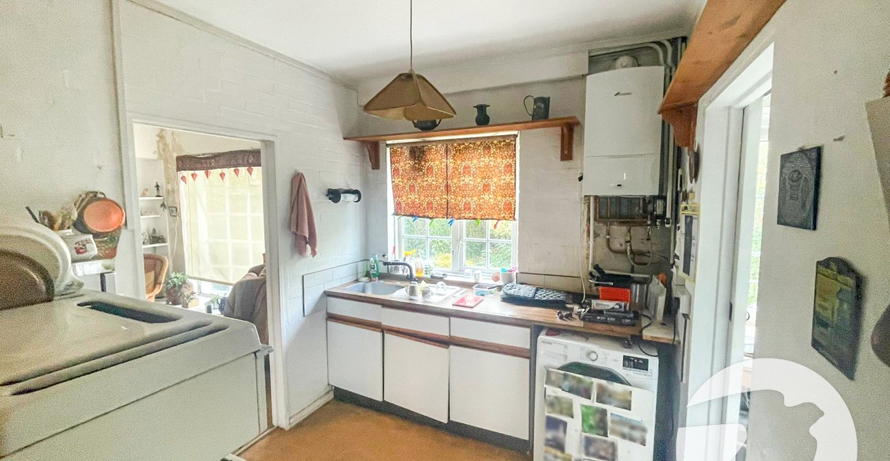 3 bedroom house for sale in London | Robinson Jackson