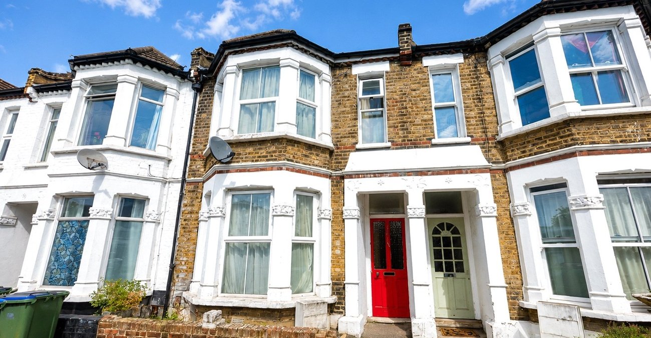3 bedroom house for sale in London | Robinson Jackson