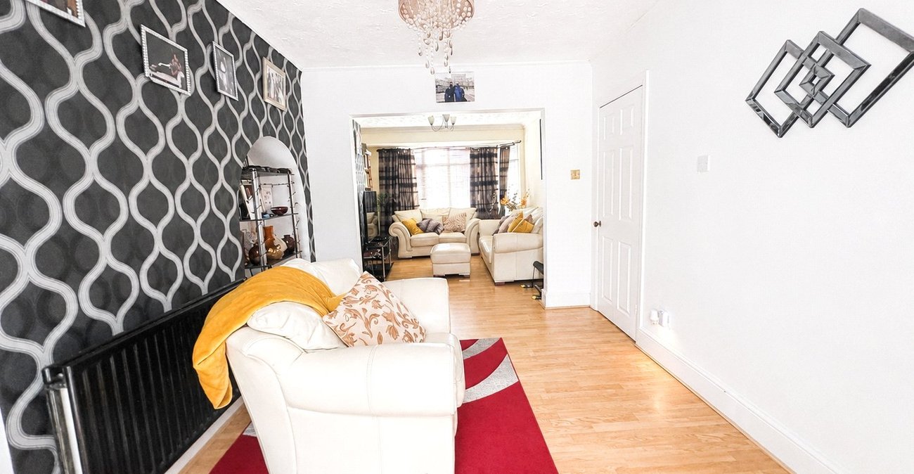 3 bedroom house for sale in London | Robinson Jackson