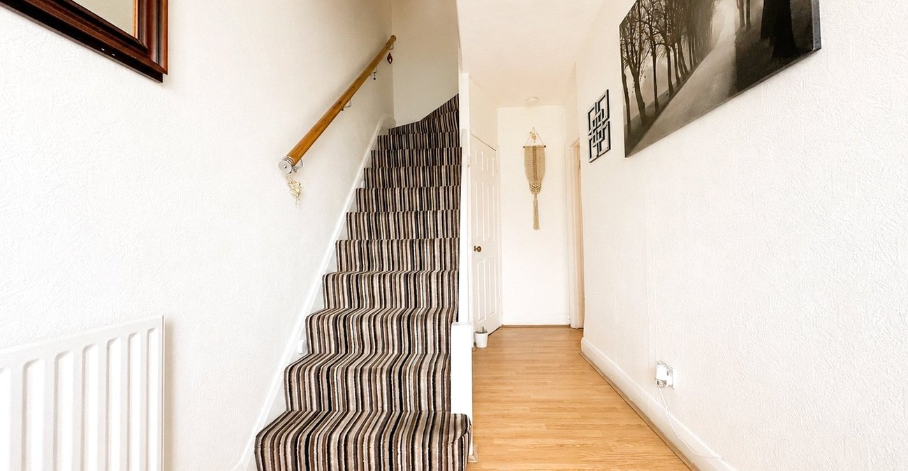 3 bedroom house for sale in London | Robinson Jackson