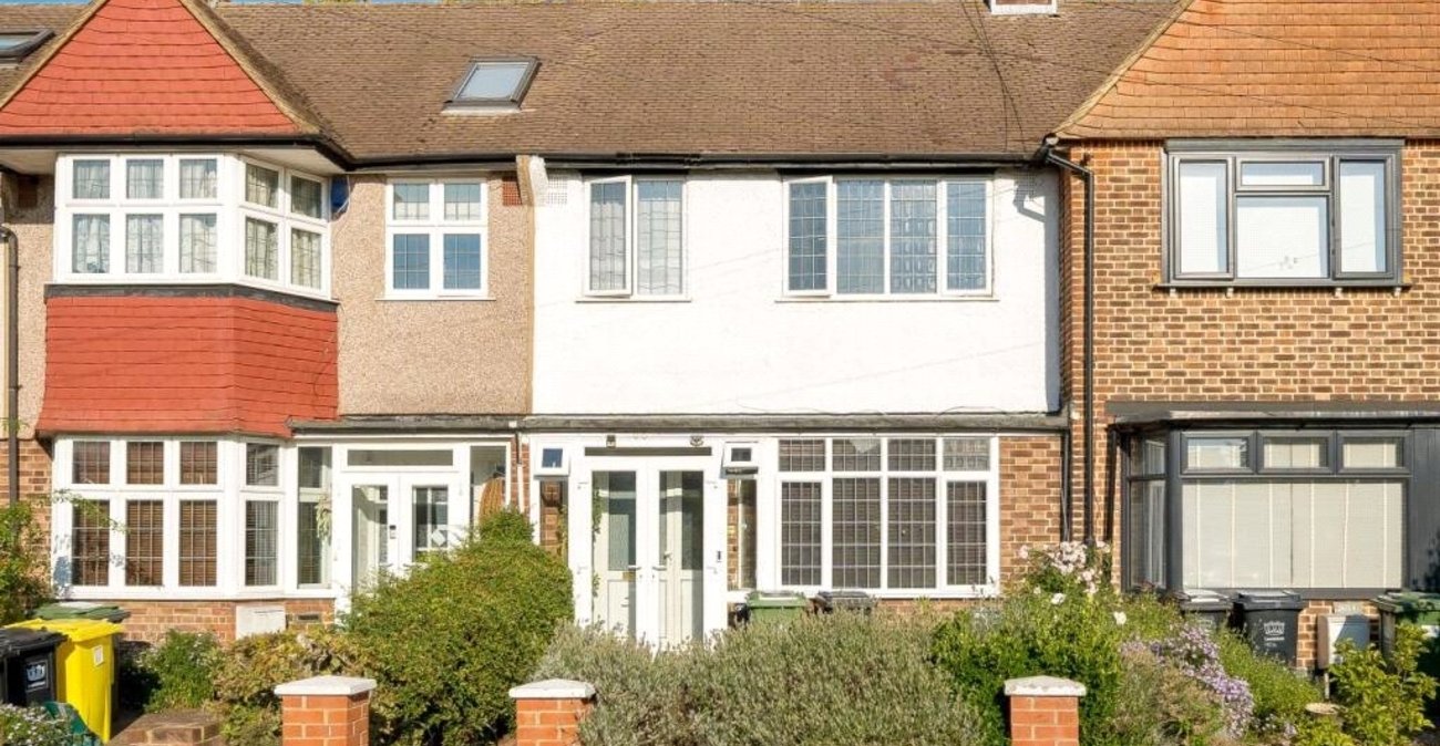 3 bedroom house for sale in London | Robinson Jackson