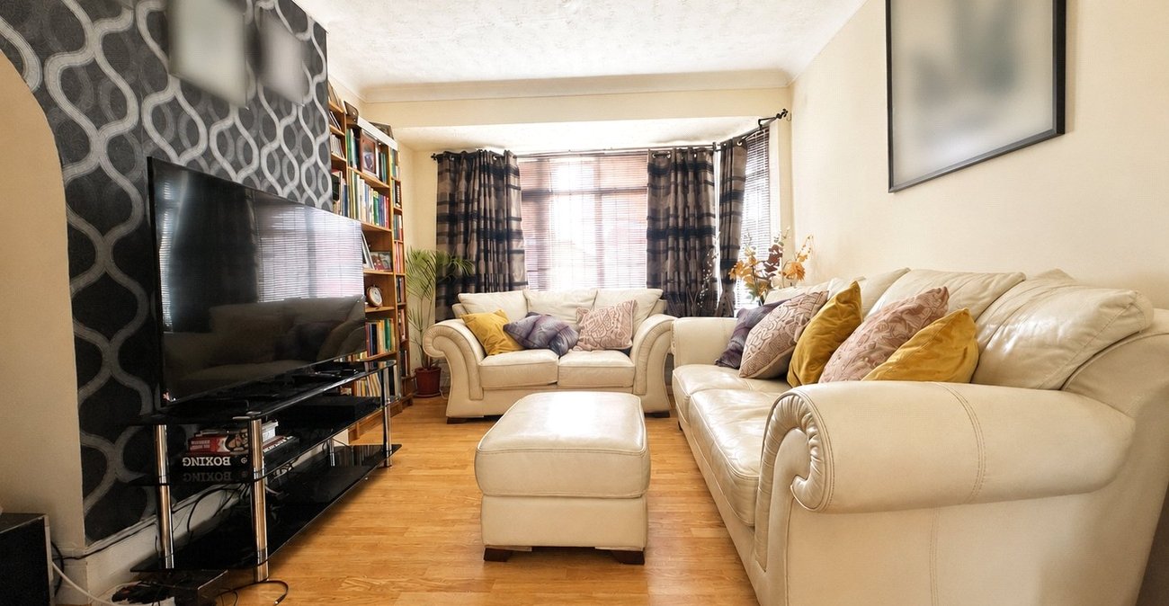 3 bedroom house for sale in London | Robinson Jackson