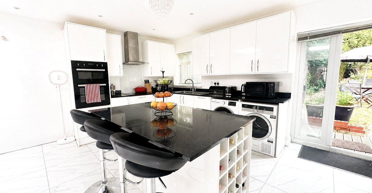 3 bedroom house for sale in London | Robinson Jackson