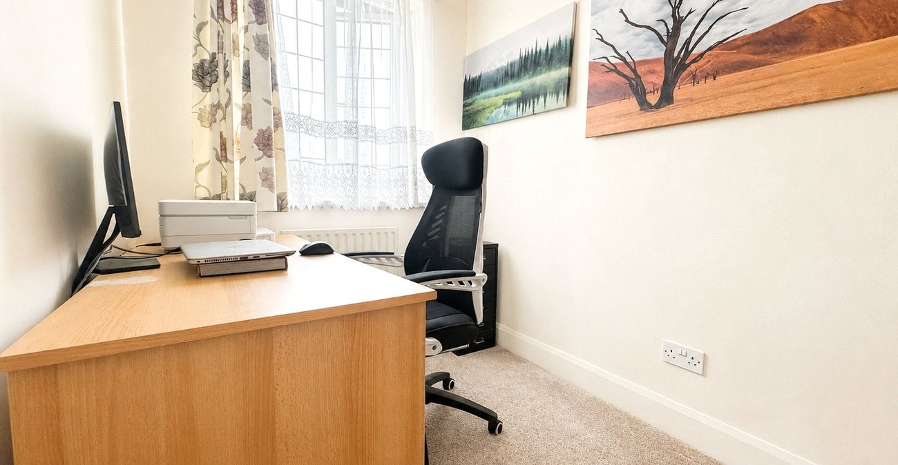 3 bedroom house for sale in London | Robinson Jackson
