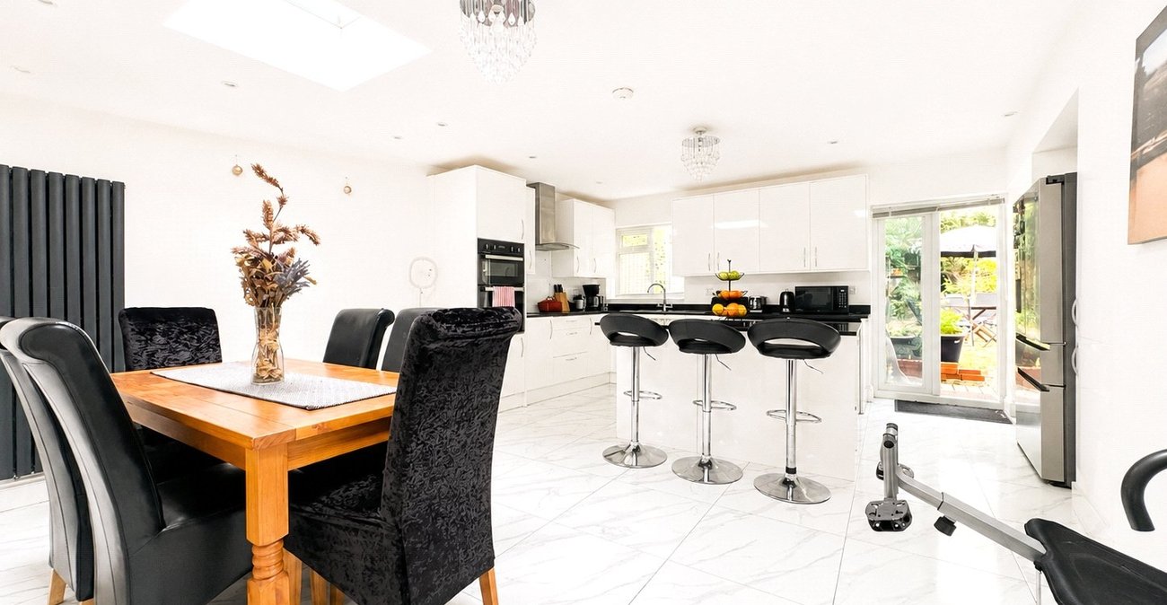 3 bedroom house for sale in London | Robinson Jackson