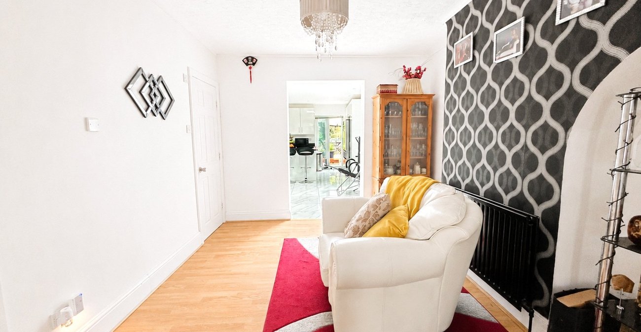 3 bedroom house for sale in London | Robinson Jackson