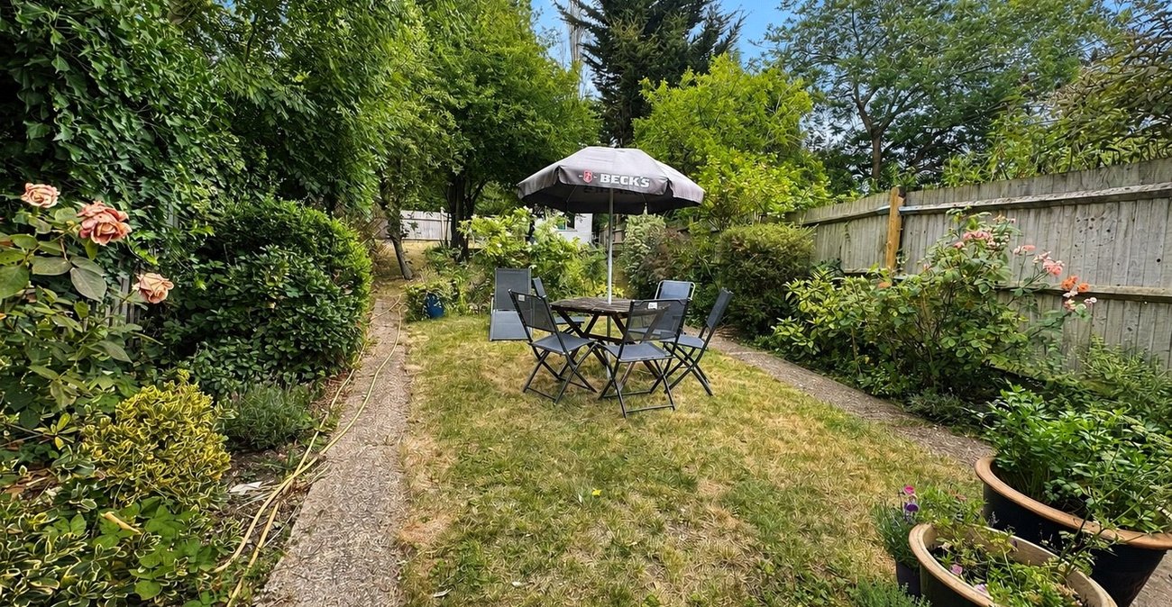 3 bedroom house for sale in London | Robinson Jackson