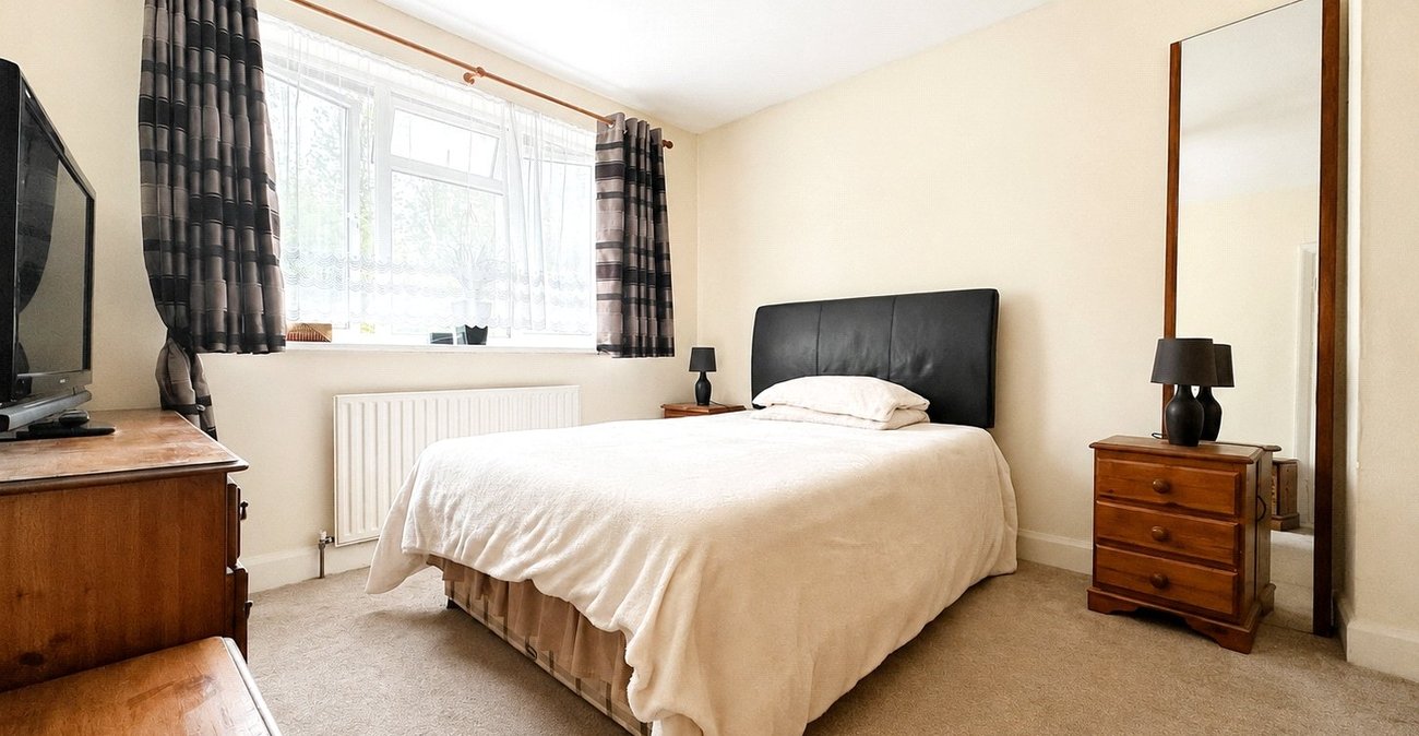 3 bedroom house for sale in London | Robinson Jackson