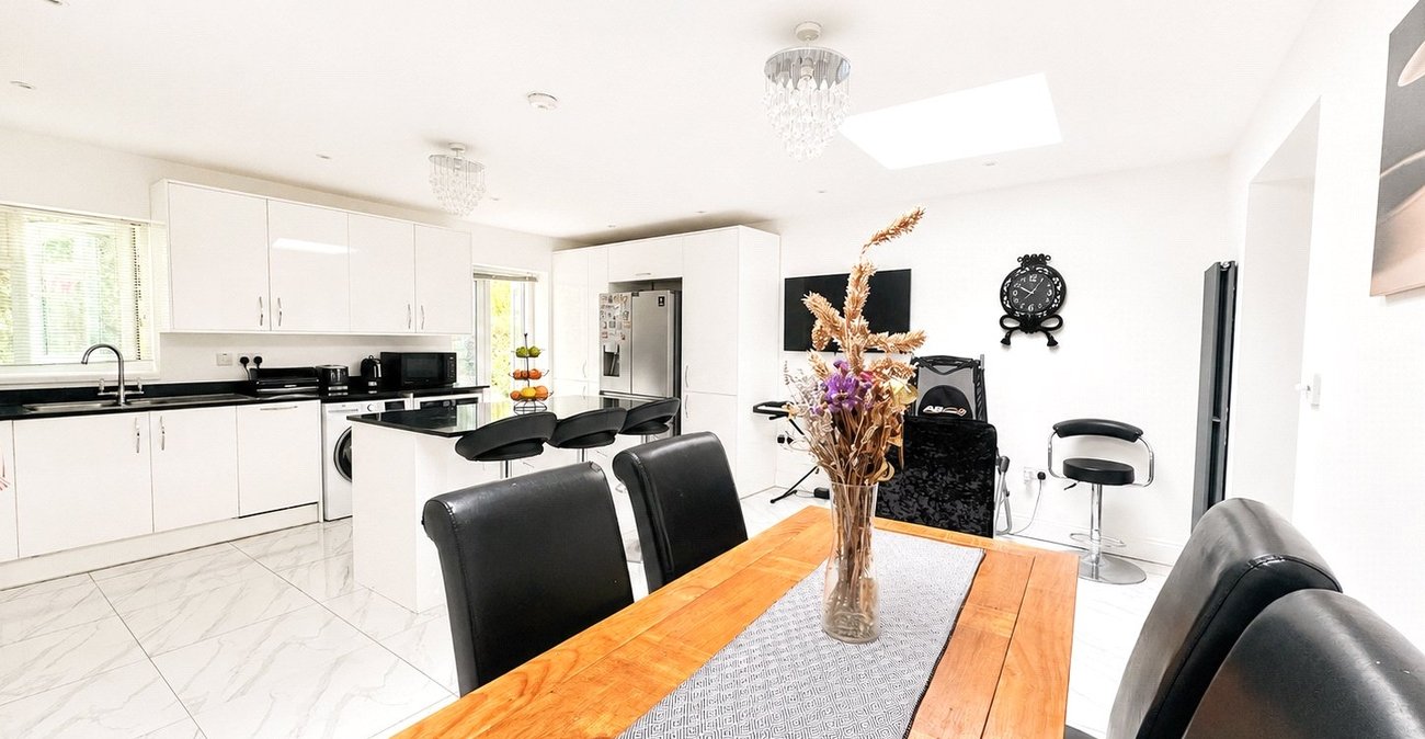 3 bedroom house for sale in London | Robinson Jackson