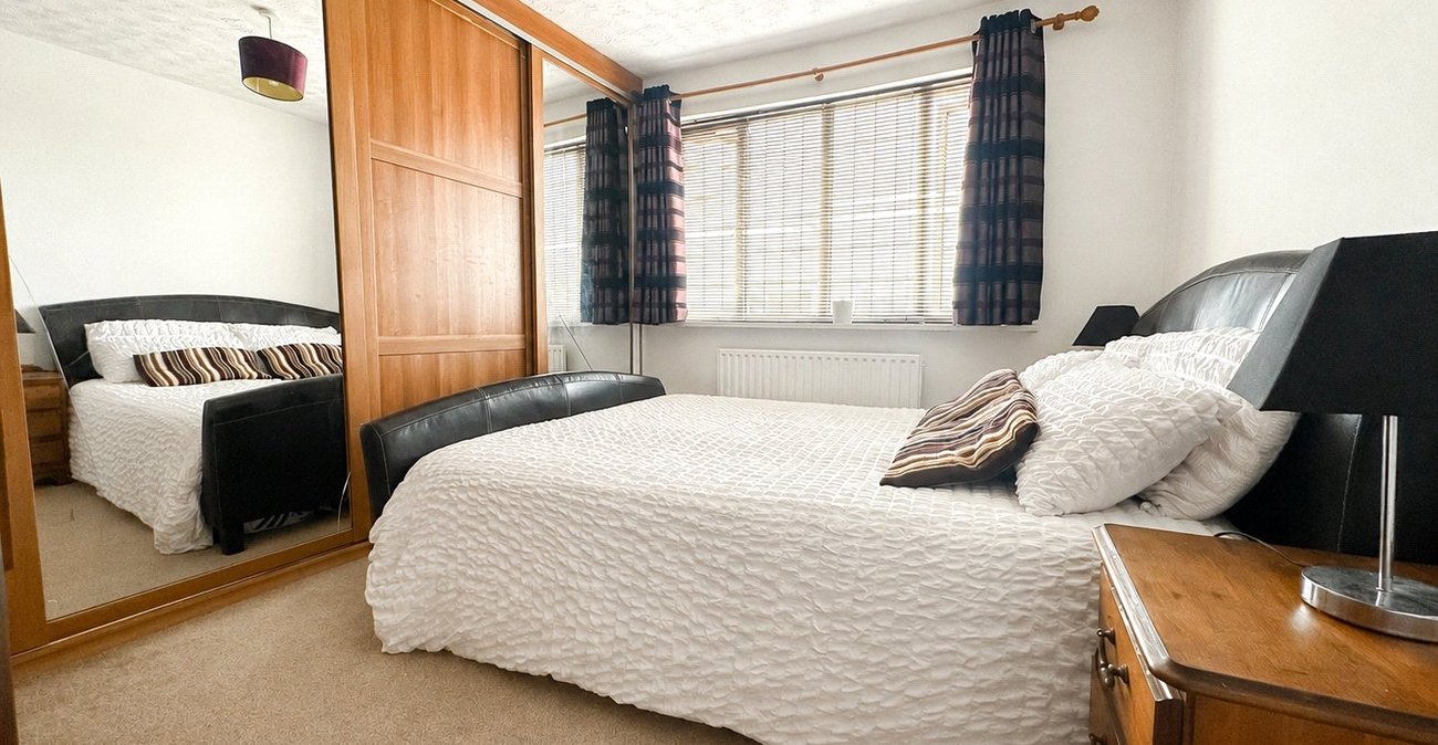 3 bedroom house for sale in London | Robinson Jackson