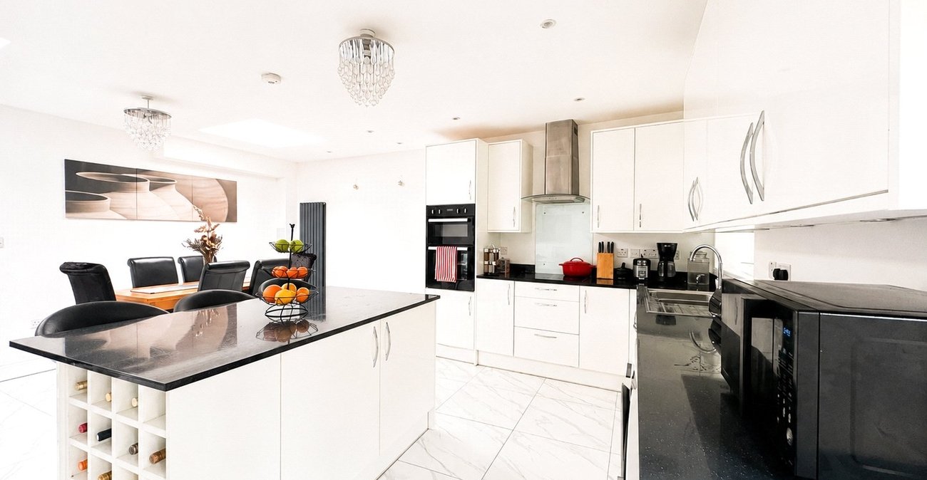 3 bedroom house for sale in London | Robinson Jackson