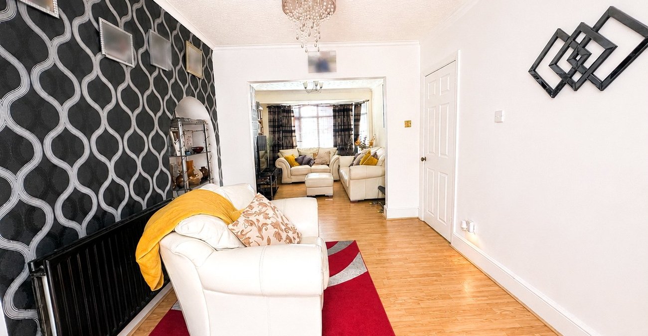 3 bedroom house for sale in London | Robinson Jackson