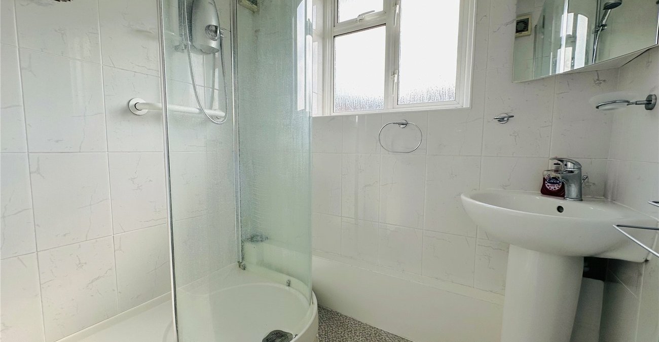 3 bedroom house for sale in London | Robinson Jackson