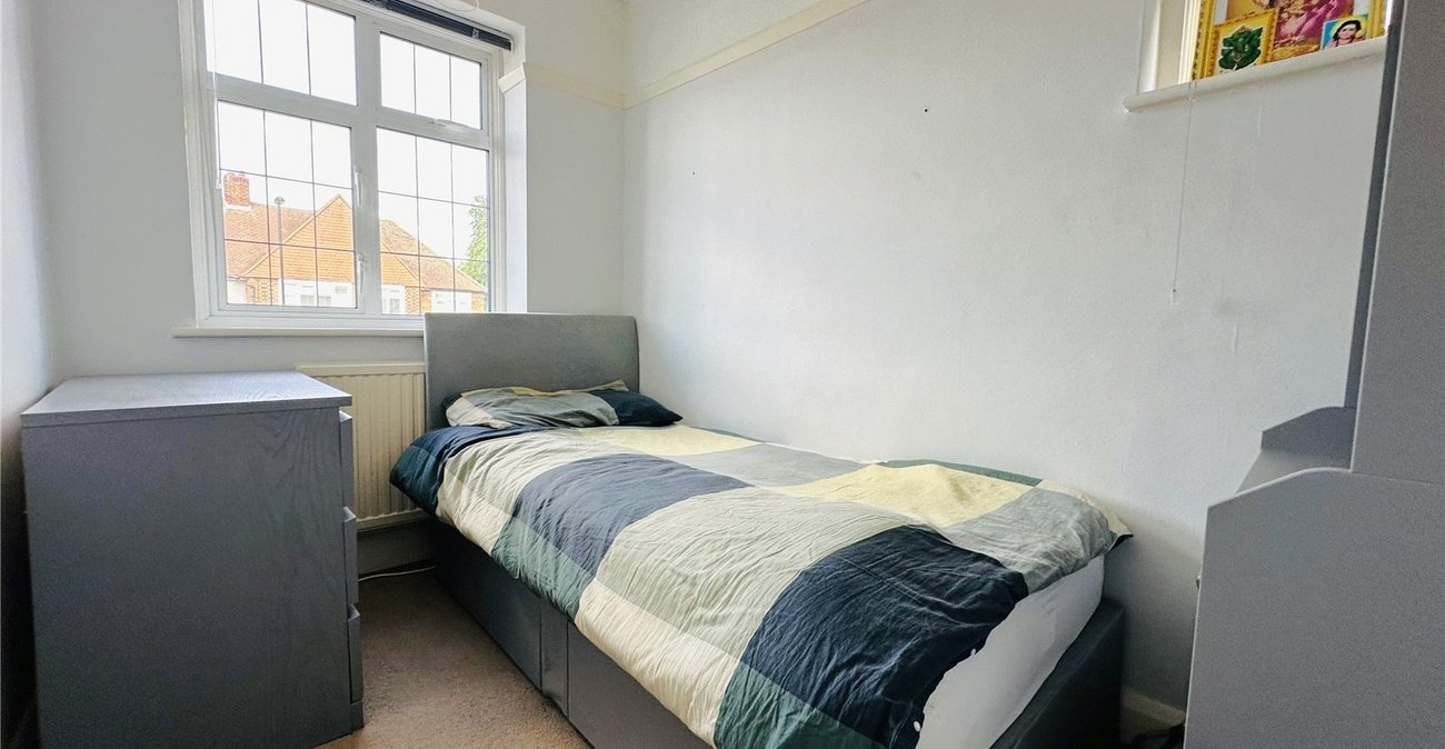 3 bedroom house for sale in London | Robinson Jackson