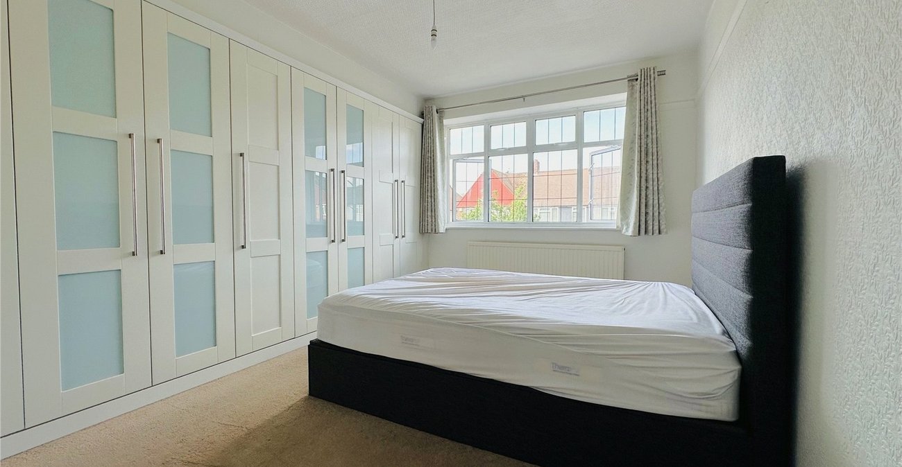 3 bedroom house for sale in London | Robinson Jackson