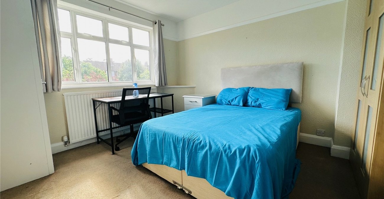 3 bedroom house for sale in London | Robinson Jackson