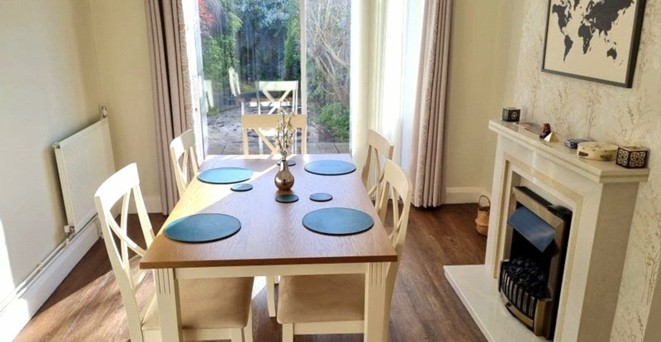 3 bedroom house for sale in London | Robinson Jackson