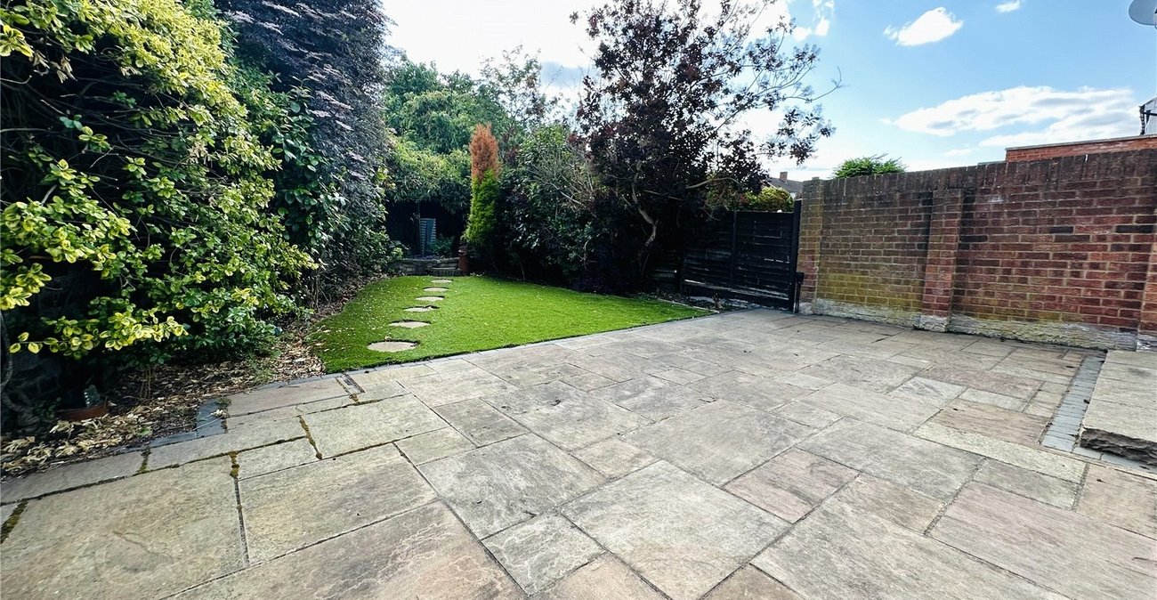 3 bedroom house for sale in London | Robinson Jackson