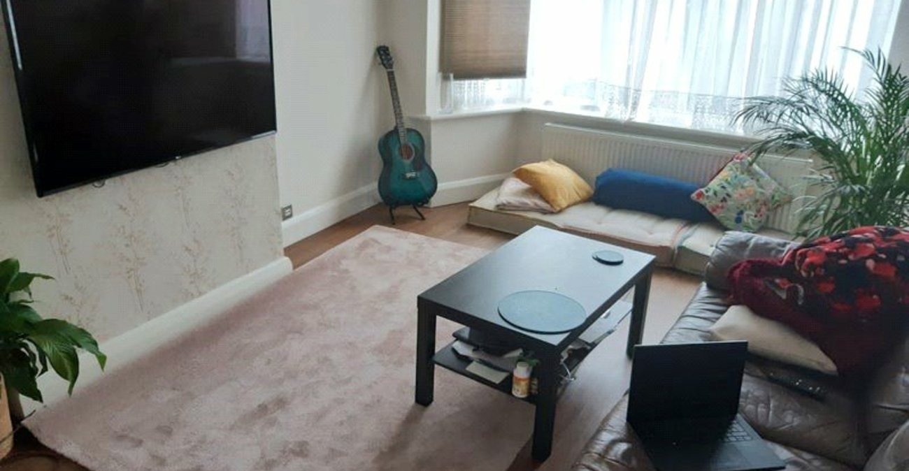 3 bedroom house for sale in London | Robinson Jackson