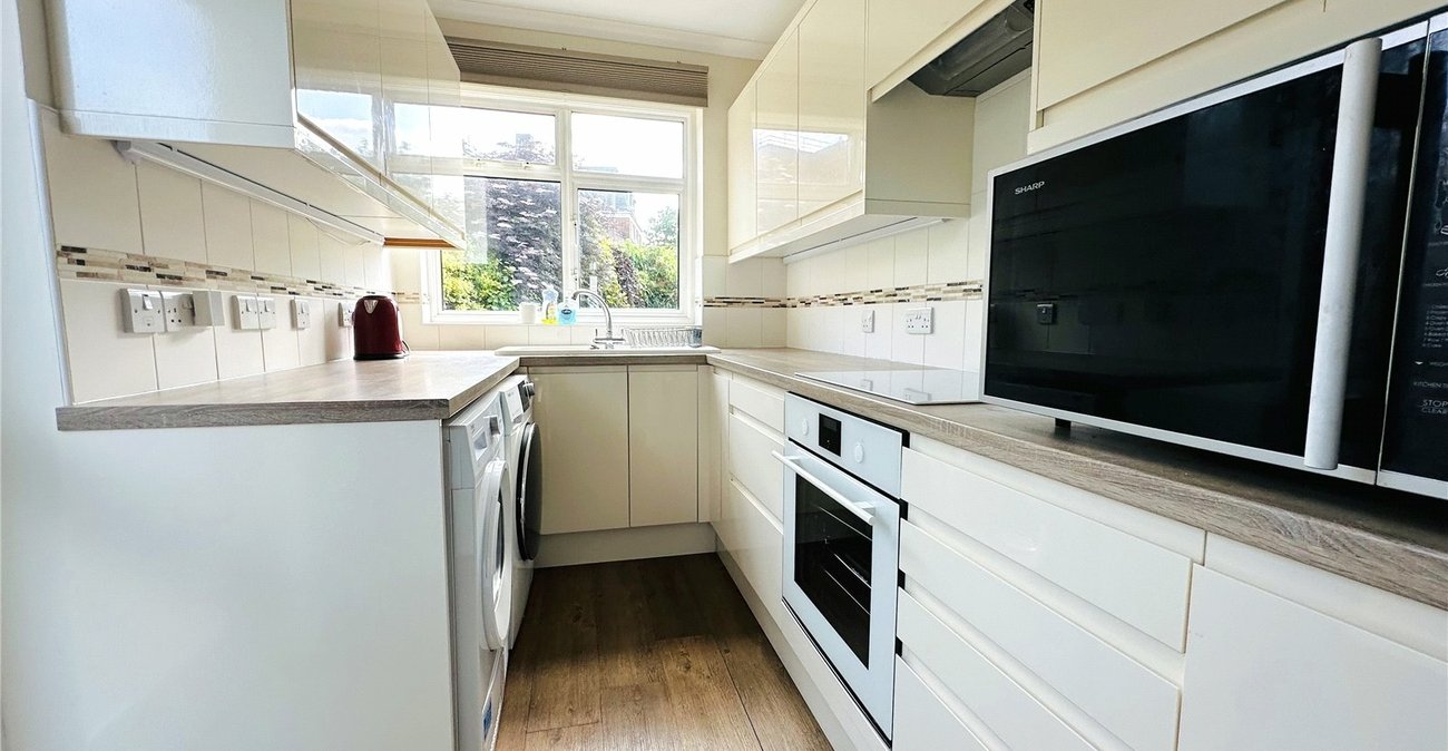 3 bedroom house for sale in London | Robinson Jackson