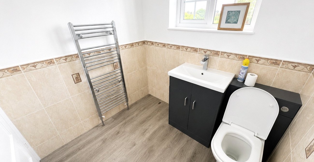 3 bedroom house for sale in London | Robinson Jackson