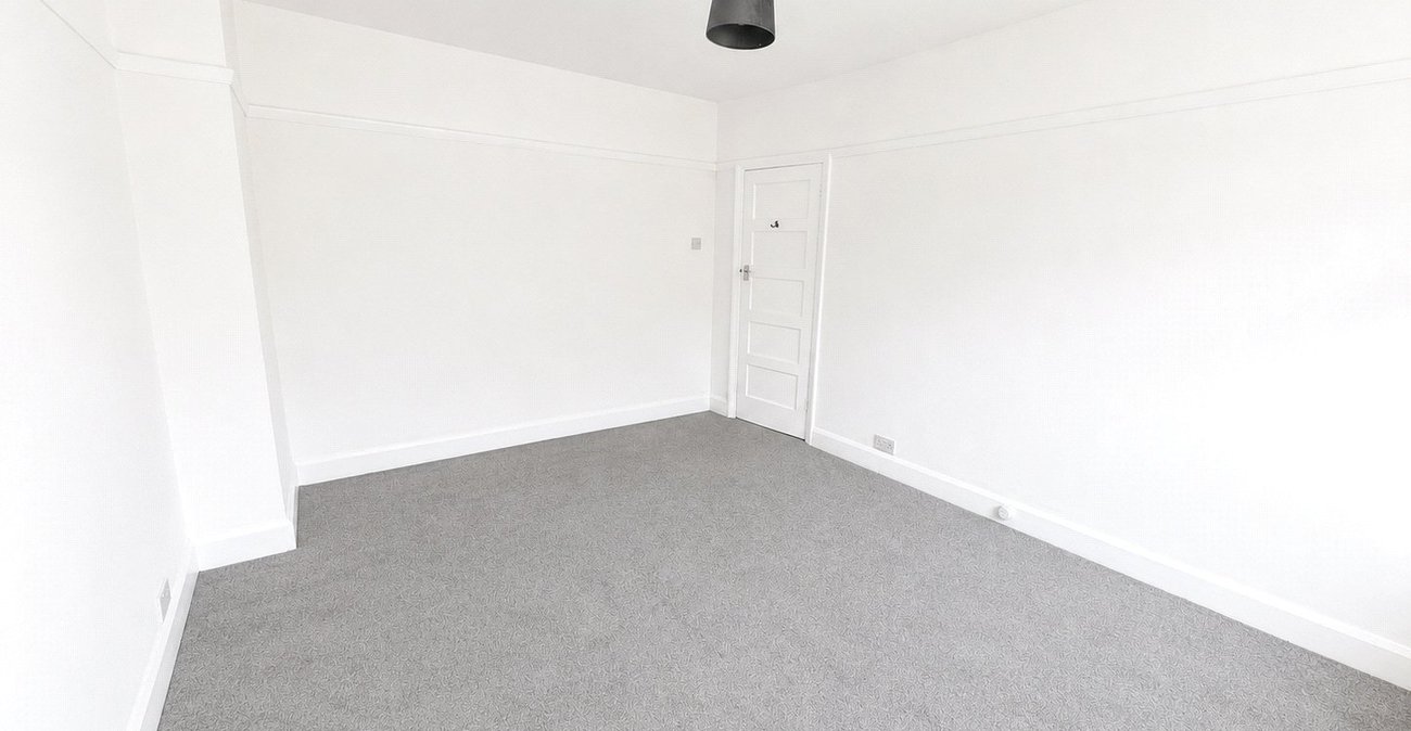 3 bedroom house for sale in London | Robinson Jackson