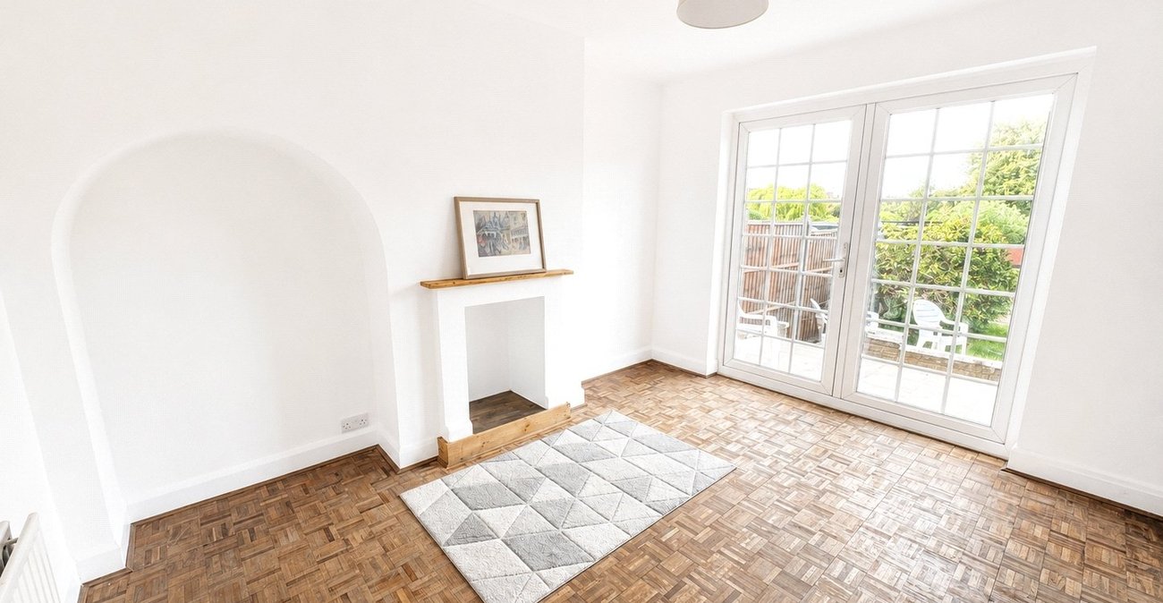 3 bedroom house for sale in London | Robinson Jackson