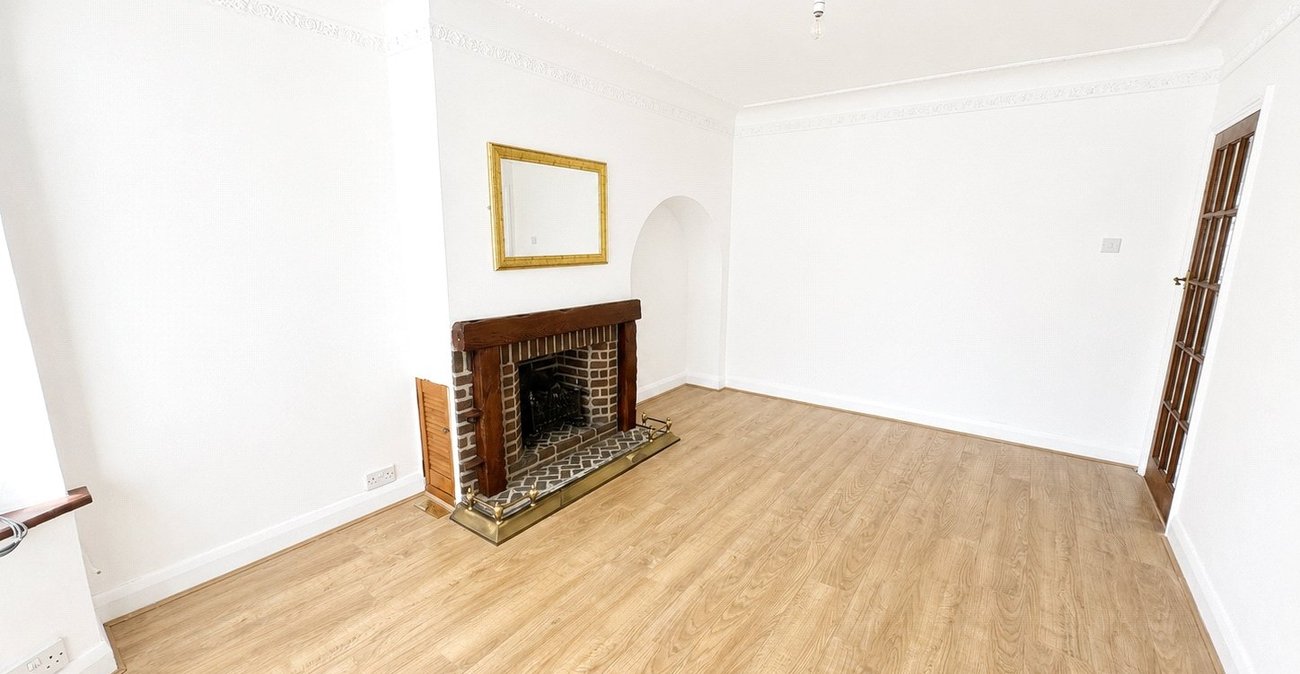 3 bedroom house for sale in London | Robinson Jackson