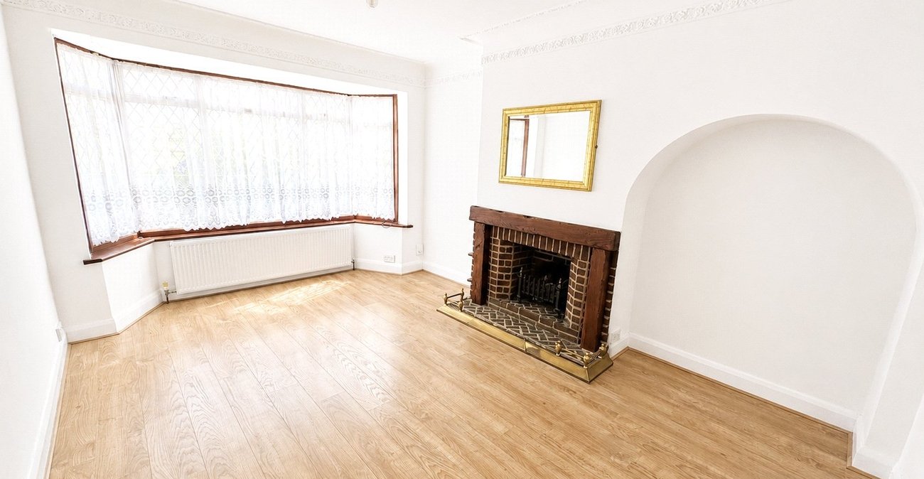 3 bedroom house for sale in London | Robinson Jackson