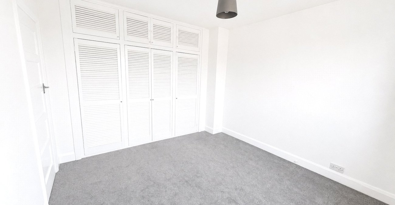 3 bedroom house for sale in London | Robinson Jackson