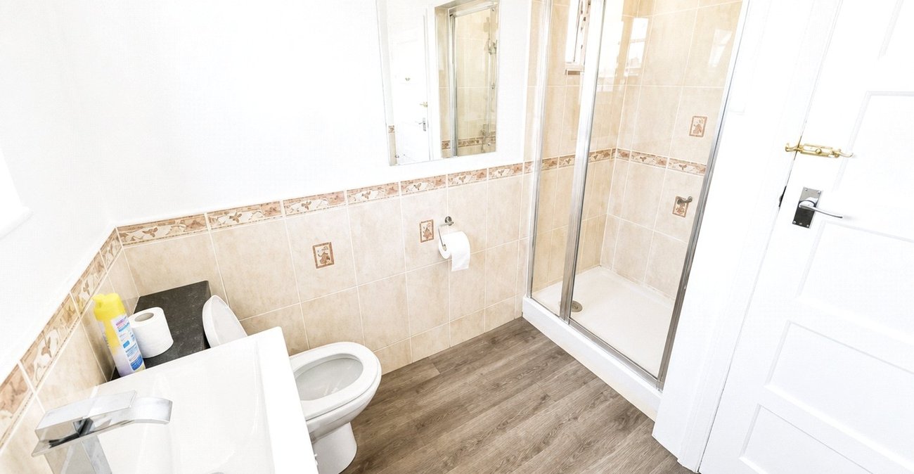 3 bedroom house for sale in London | Robinson Jackson