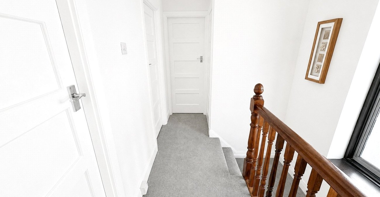 3 bedroom house for sale in London | Robinson Jackson