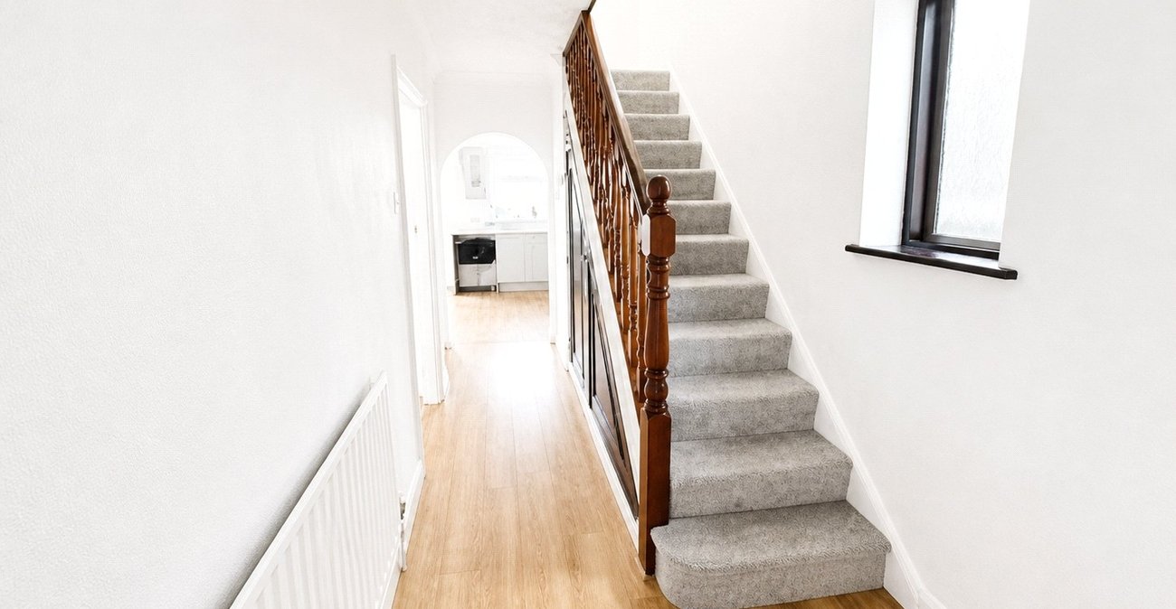 3 bedroom house for sale in London | Robinson Jackson