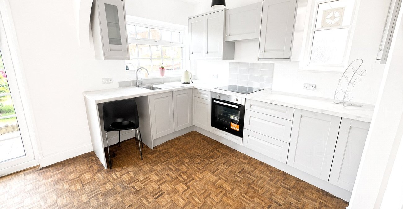 3 bedroom house for sale in London | Robinson Jackson