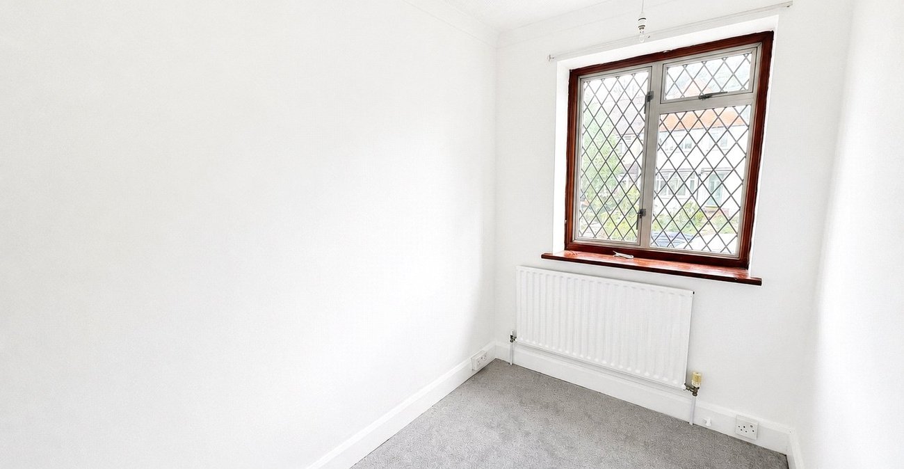 3 bedroom house for sale in London | Robinson Jackson