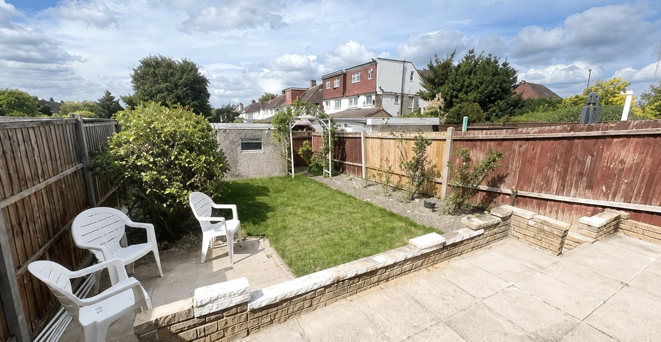 3 bedroom house for sale in London | Robinson Jackson