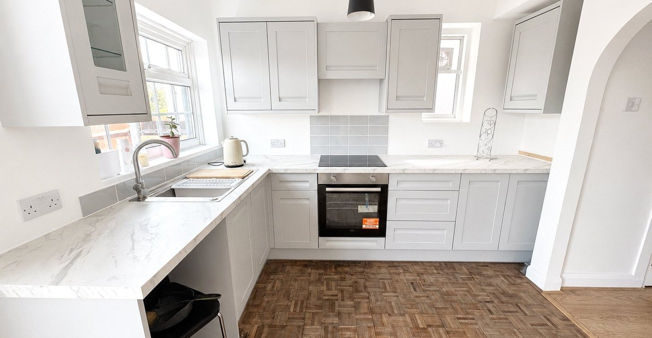 3 bedroom house for sale in London | Robinson Jackson