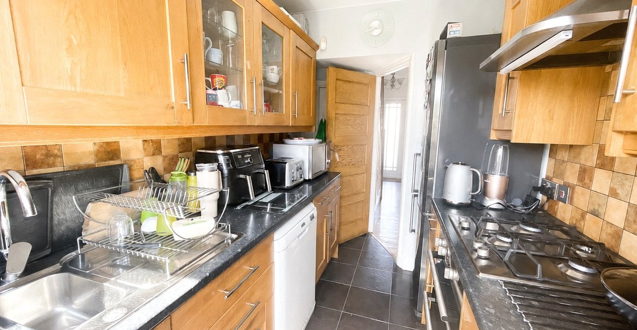 3 bedroom house for sale in London | Robinson Jackson