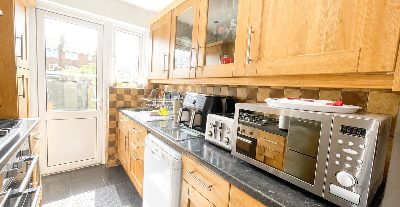 3 bedroom house for sale in London | Robinson Jackson