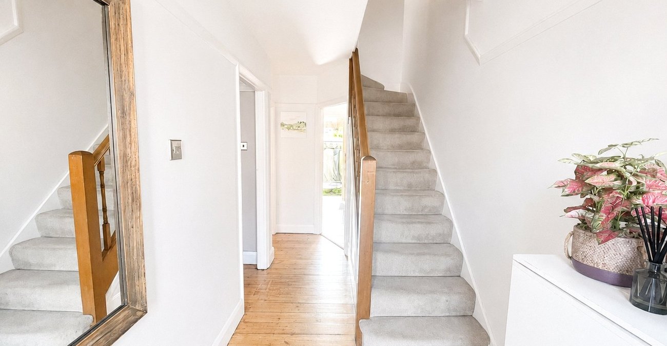 3 bedroom house for sale in London | Robinson Jackson