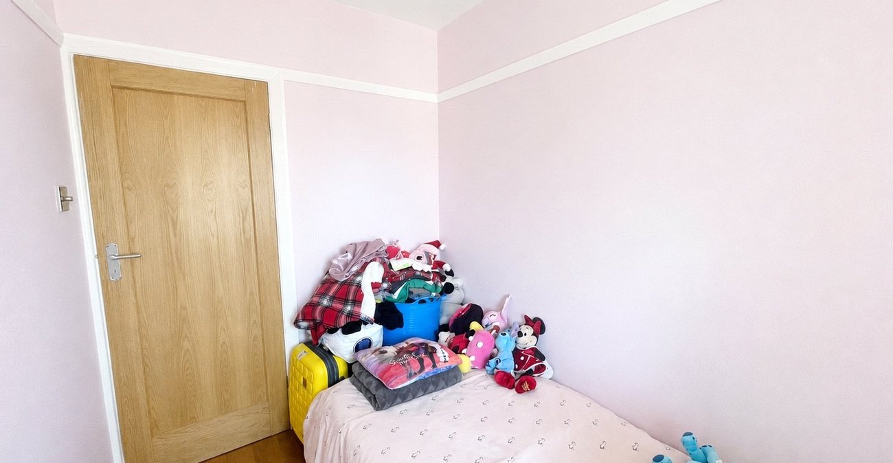3 bedroom house for sale in London | Robinson Jackson