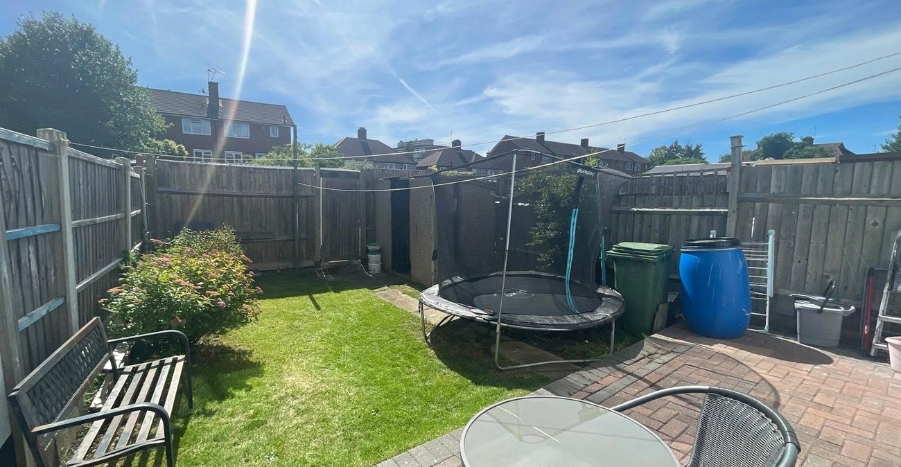3 bedroom house for sale in London | Robinson Jackson