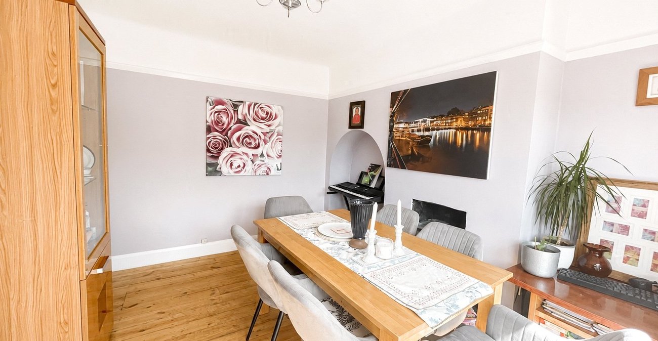 3 bedroom house for sale in London | Robinson Jackson