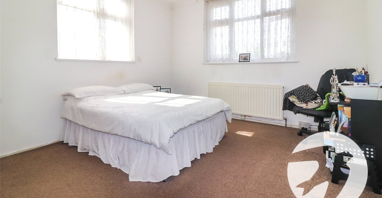 4 bedroom house for sale in Erith | Robinson Jackson