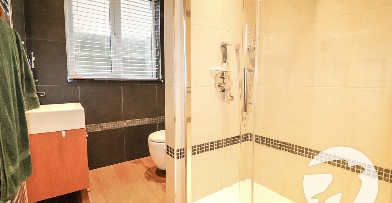 2 bedroom bungalow for sale in Bexleyheath | Robinson Jackson