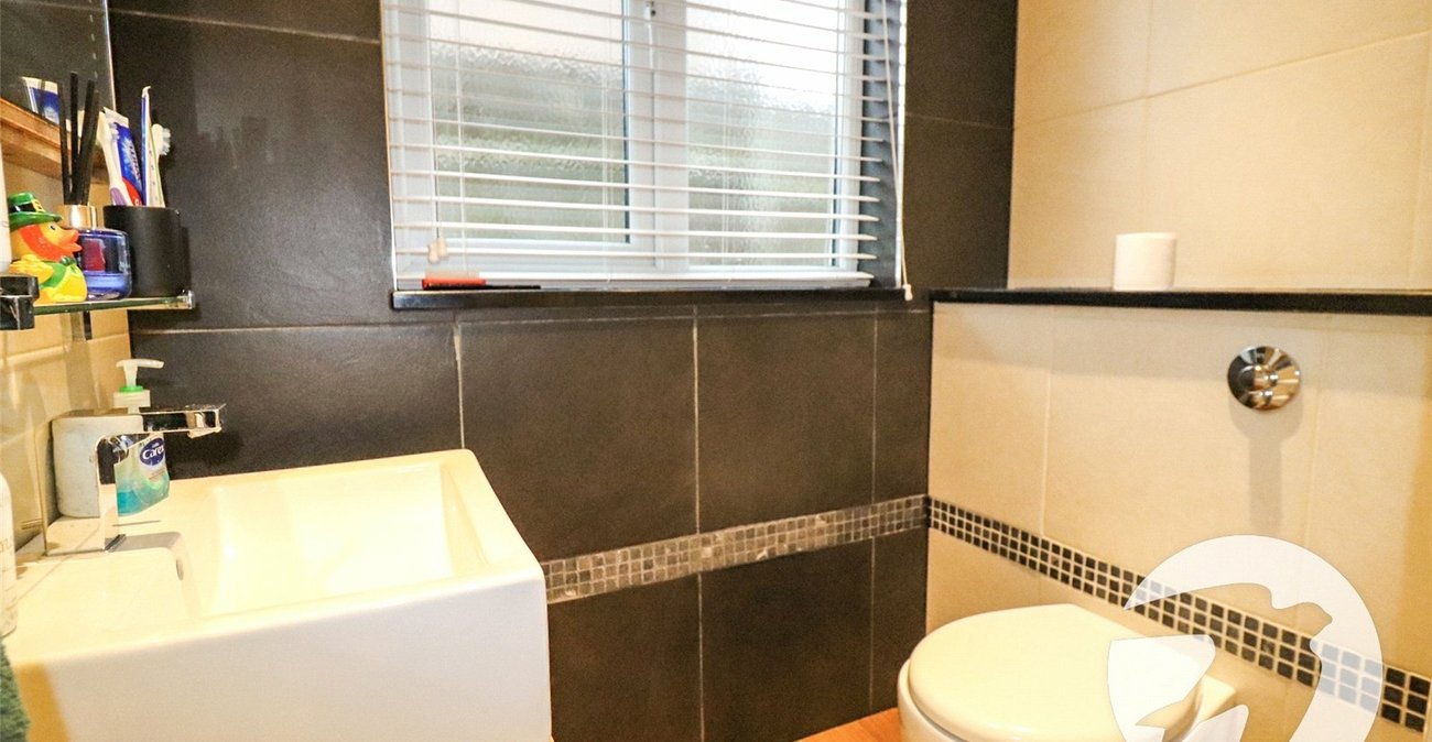 2 bedroom bungalow for sale in Bexleyheath | Robinson Jackson